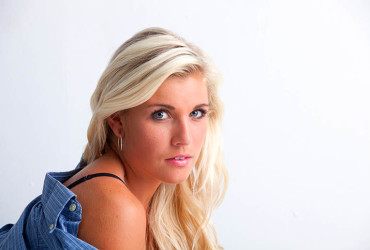 Sizzle in the Studio – Boudoir Photography- Andy Armstrong